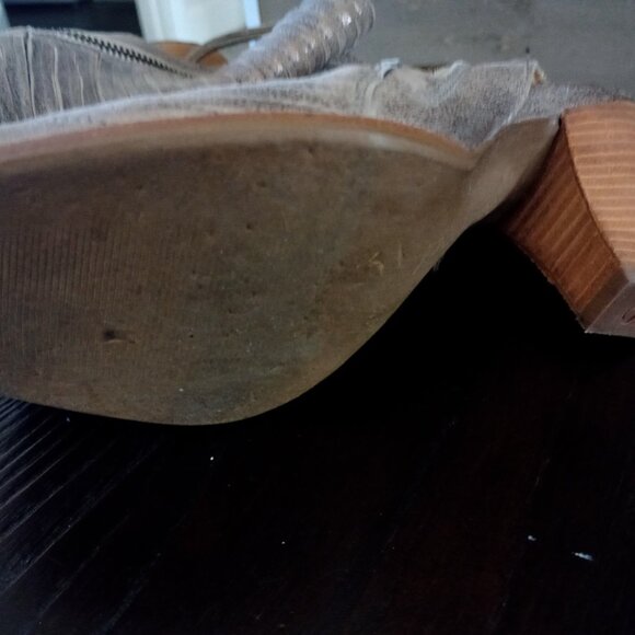 Paul Green Tan Color, Leather Peep Toe Heels; Size 7 - Picture 4 of 5